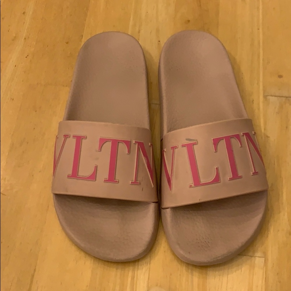 Valentino pool slide